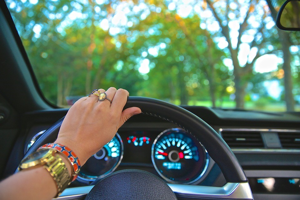 Blog: 9 bad driving habits new drivers should avoid